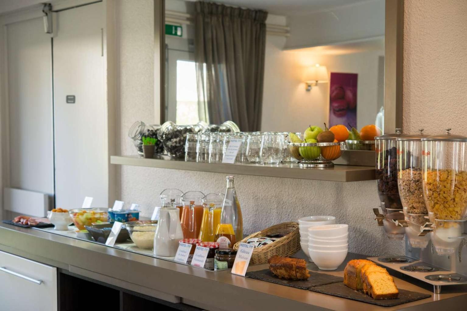 Brit Hotel Essentiel De Granville Bagian luar foto