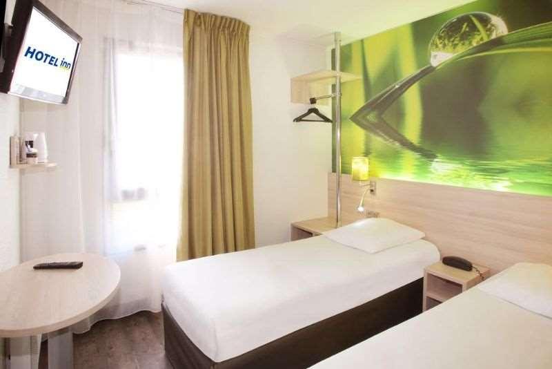 Brit Hotel Essentiel De Granville Ruang foto