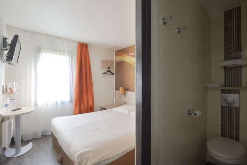 Brit Hotel Essentiel De Granville Ruang foto